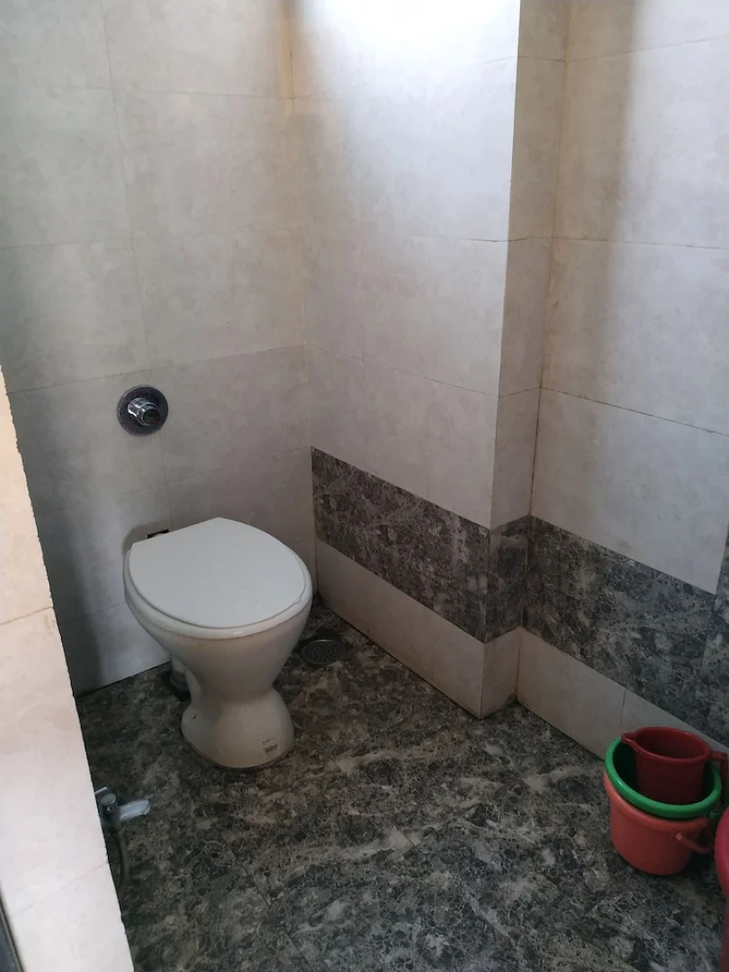 Iroomz Hotel Gananjaya - Hostel