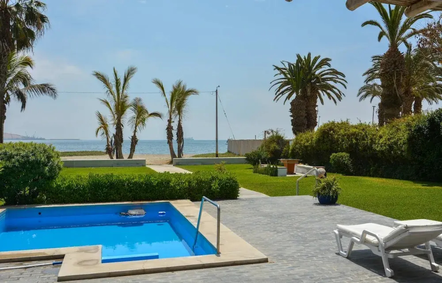 w Modern 5BR With Private Pool in Paracas