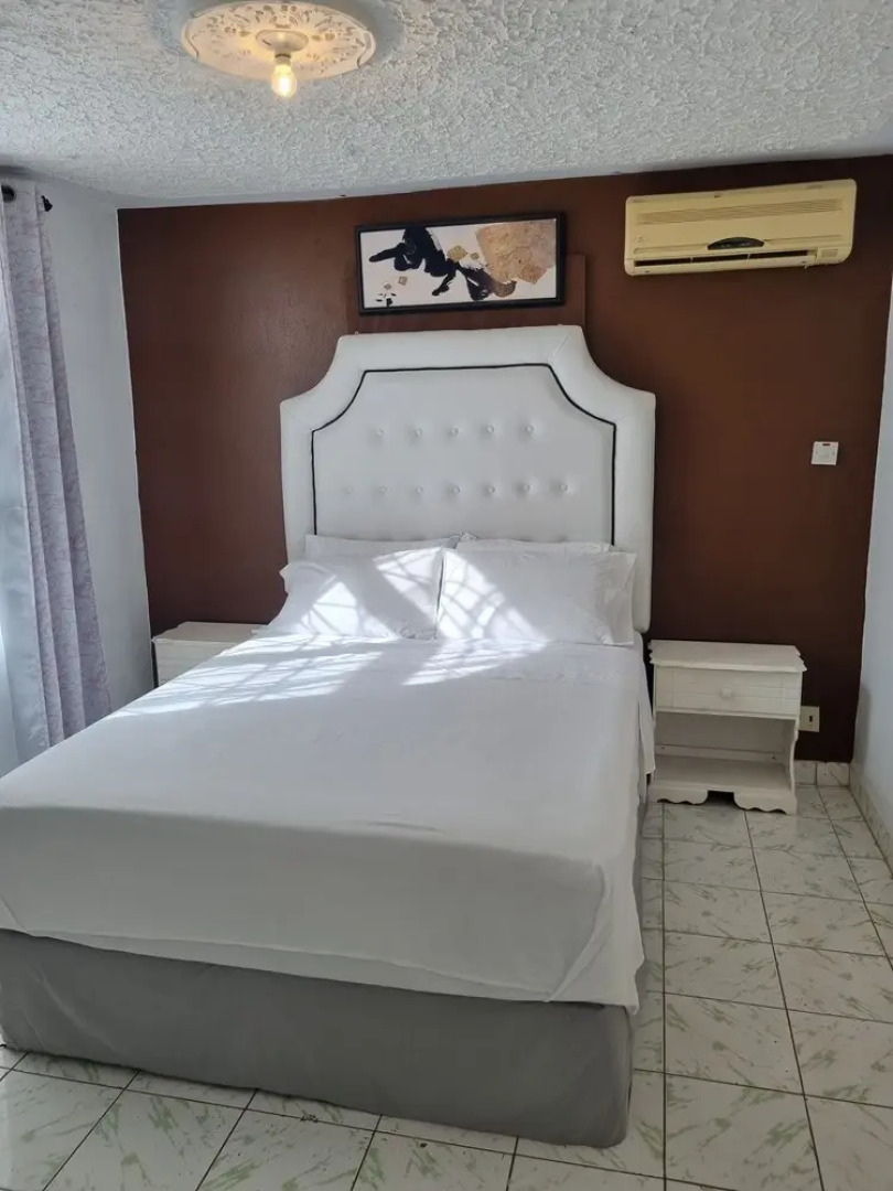 Csompo Empire one bedroom apt