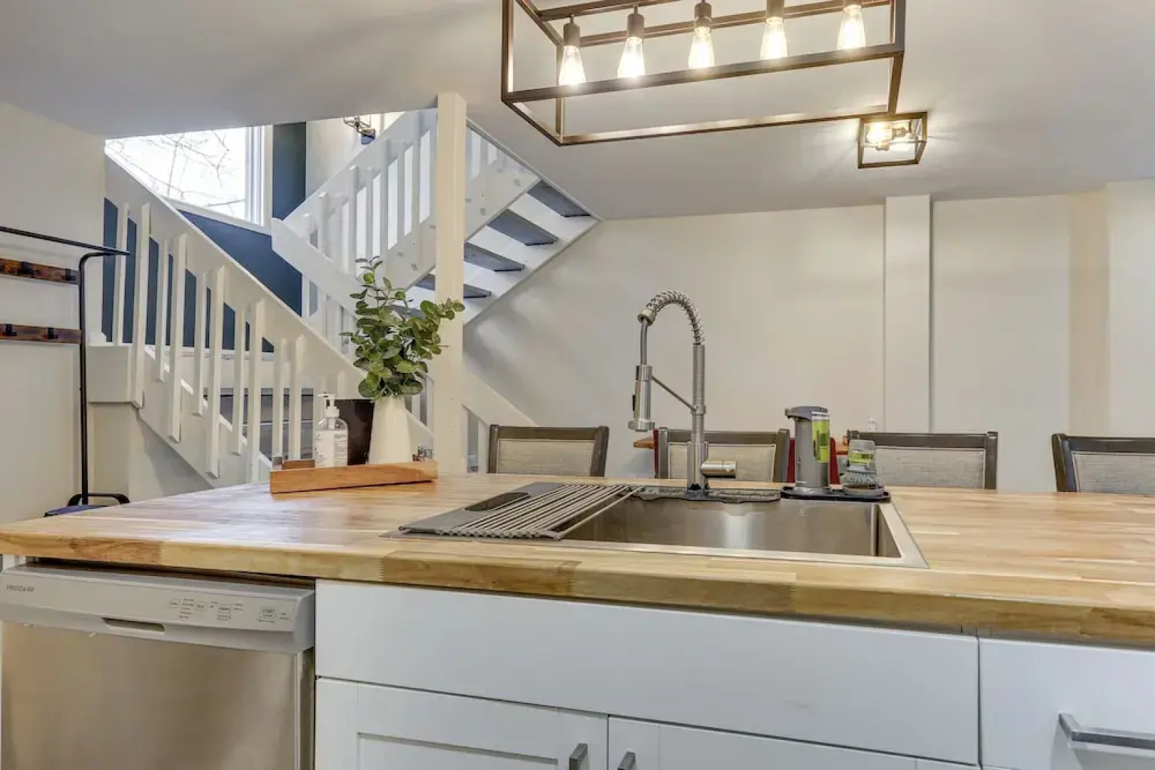 East Stroudsburg Townhouse < 1 Mi to Ski Area!