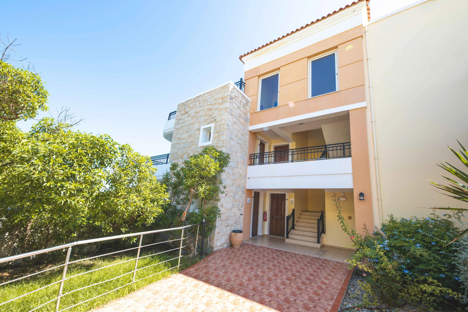 Отель Chrispy Waterpark Resort