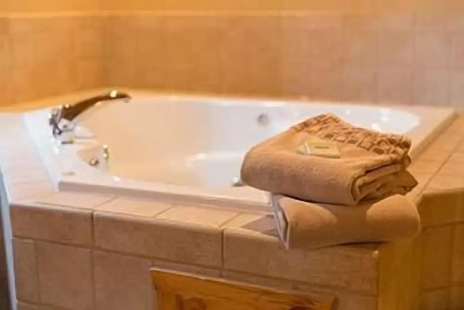 Log Gables - Lake Front