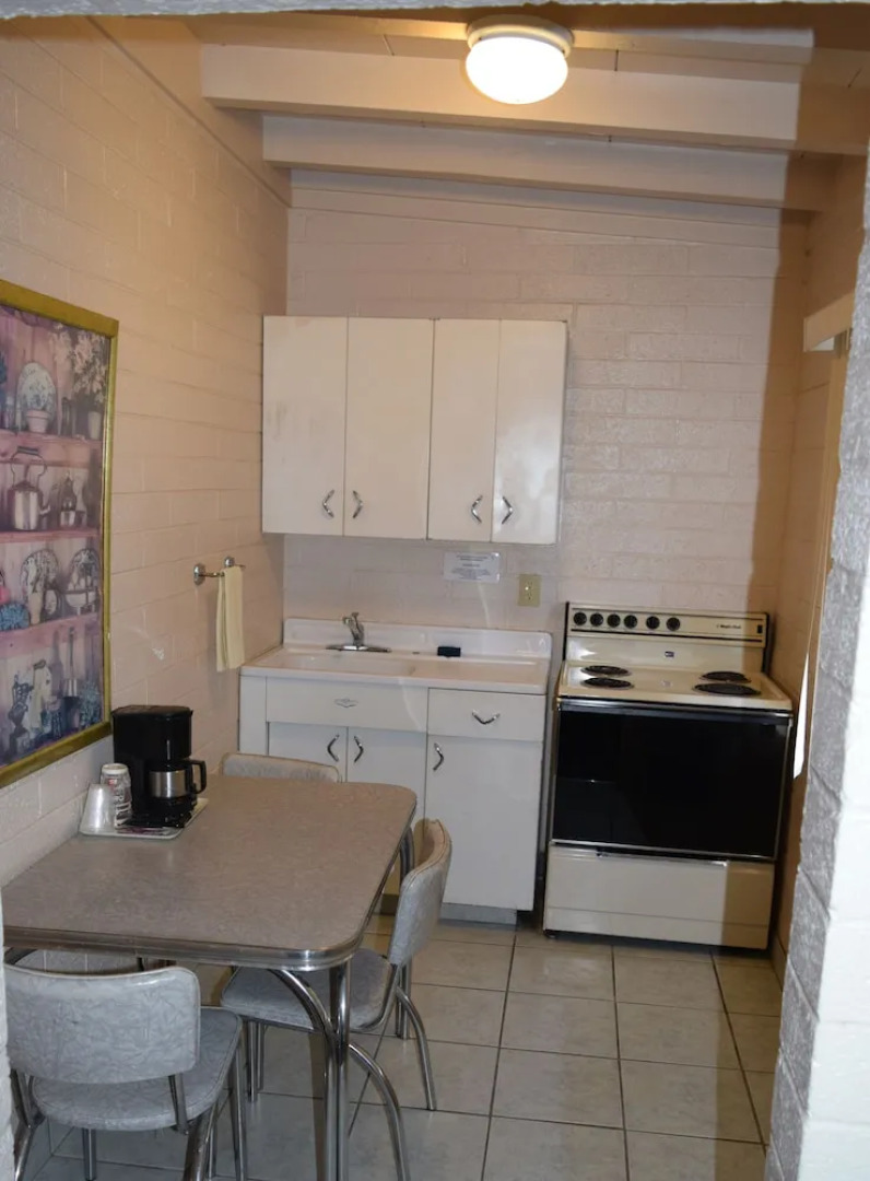 Stanlunds Inn And Suites