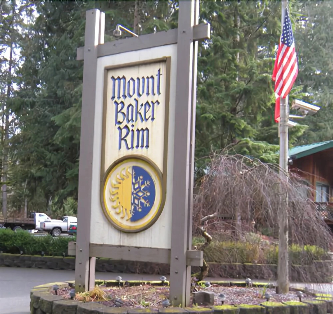Mt. Baker Lodging Cabin 11 – Hot Tub, BBQ, Sleeps 6! by MBL