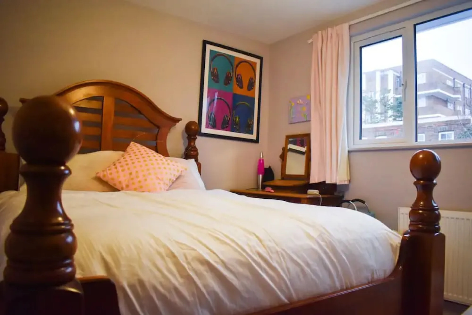 Spacious 5 Bedroom Home Near the Beach With Parking