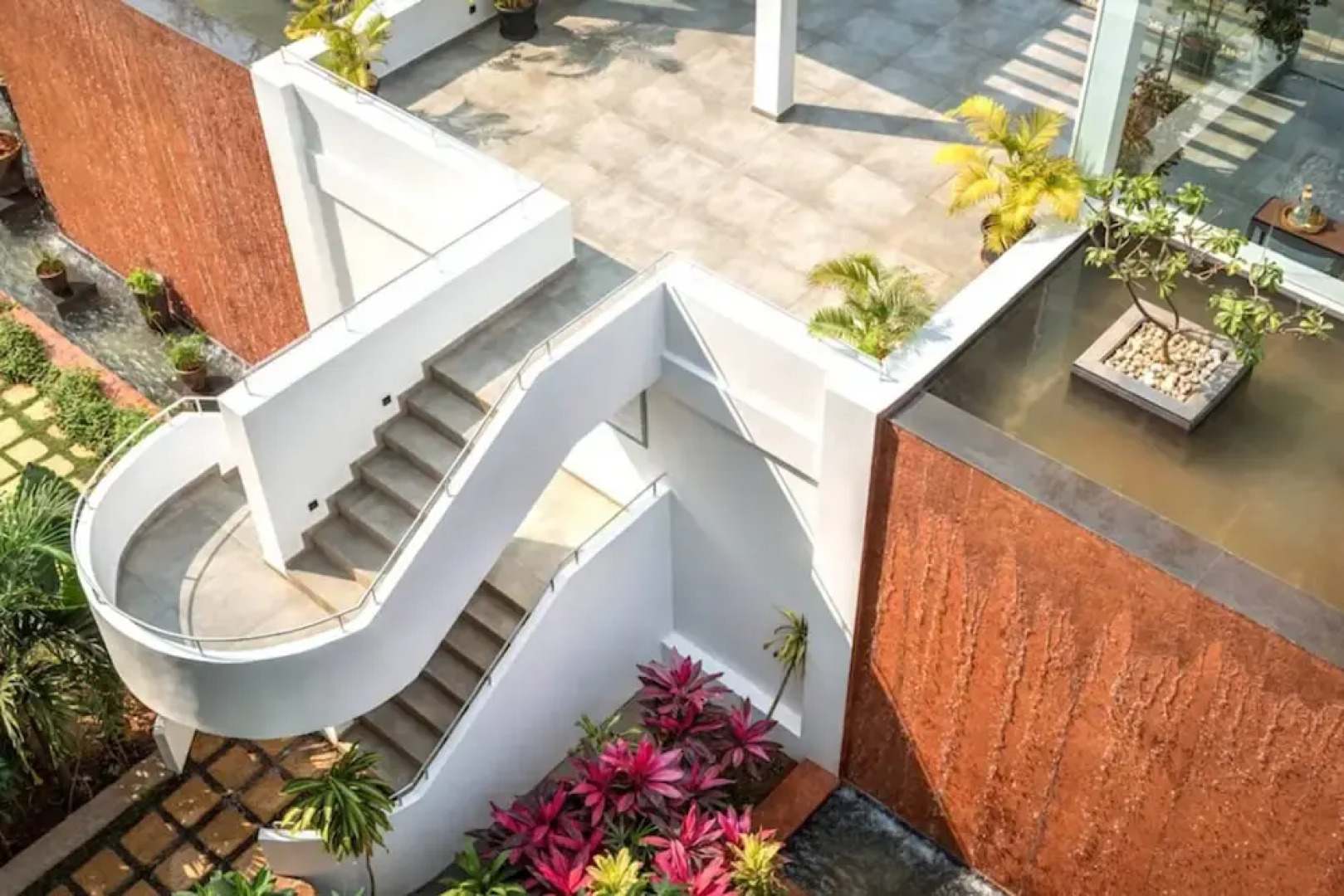 Modern Tropical 2bhk Near Beach Pool Garden