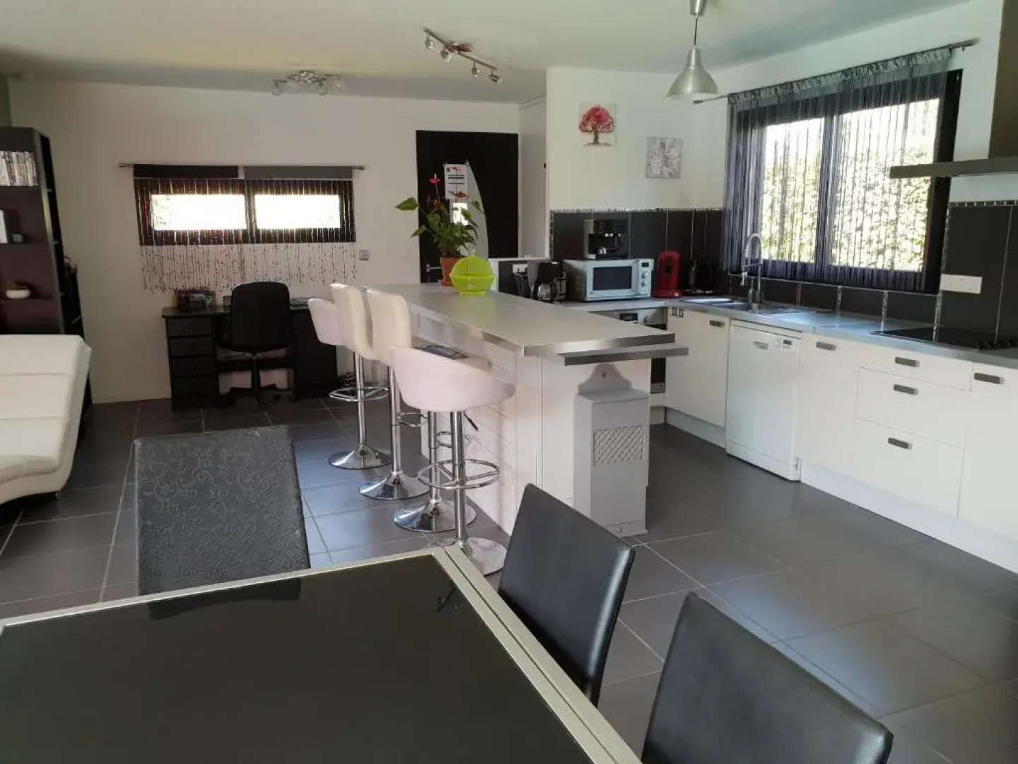 VILLA avec piscine chauffée