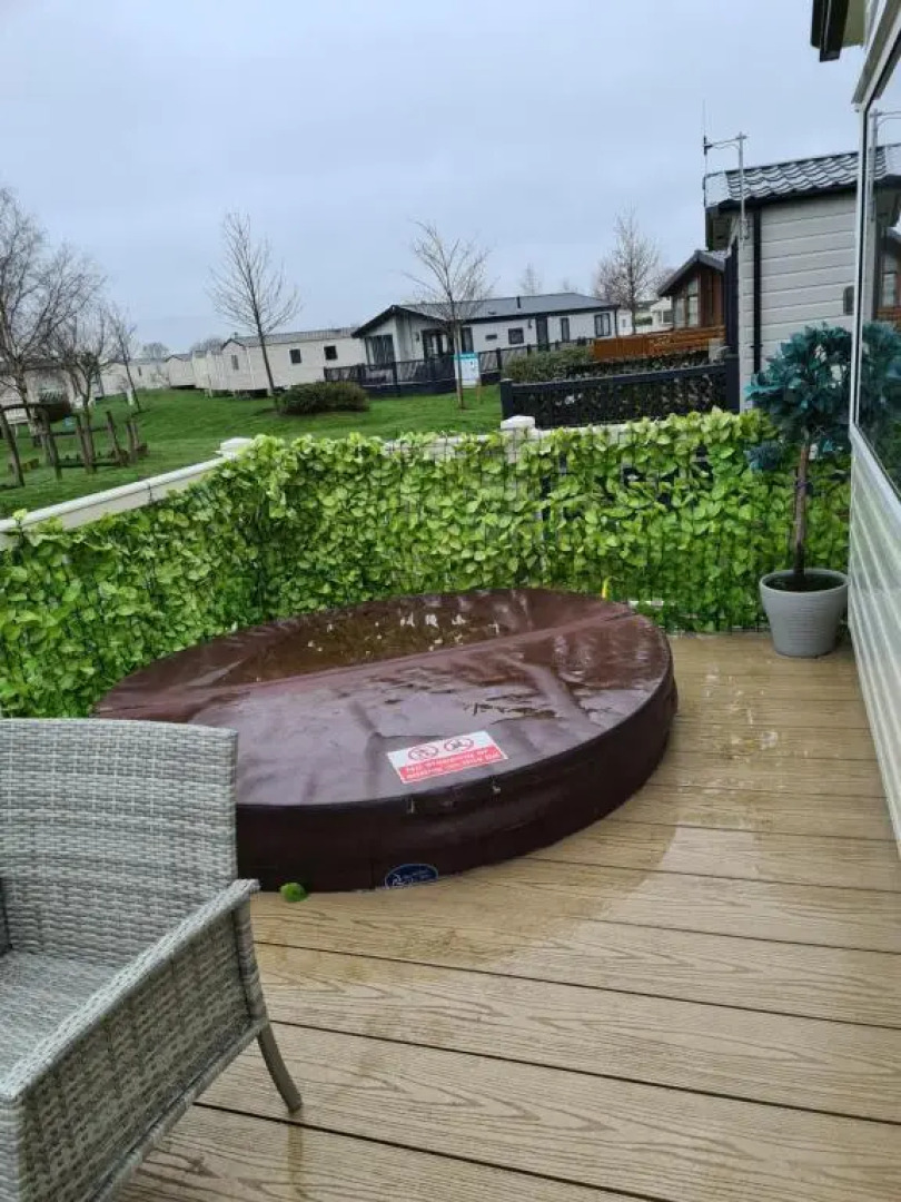 Hot tub hols 3 bed caravan at 42 Kingfisher Court