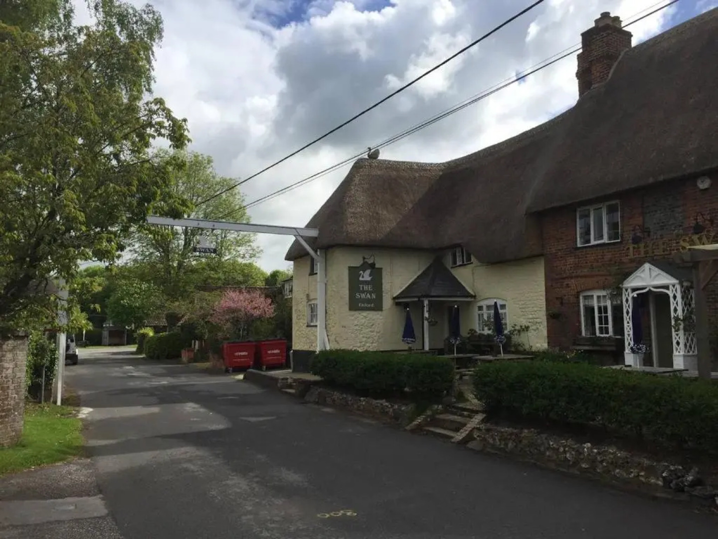 Stunning 3 bedroom cottage, all ensuite, near Stonehenge, Salisbury, Avebury and Bath