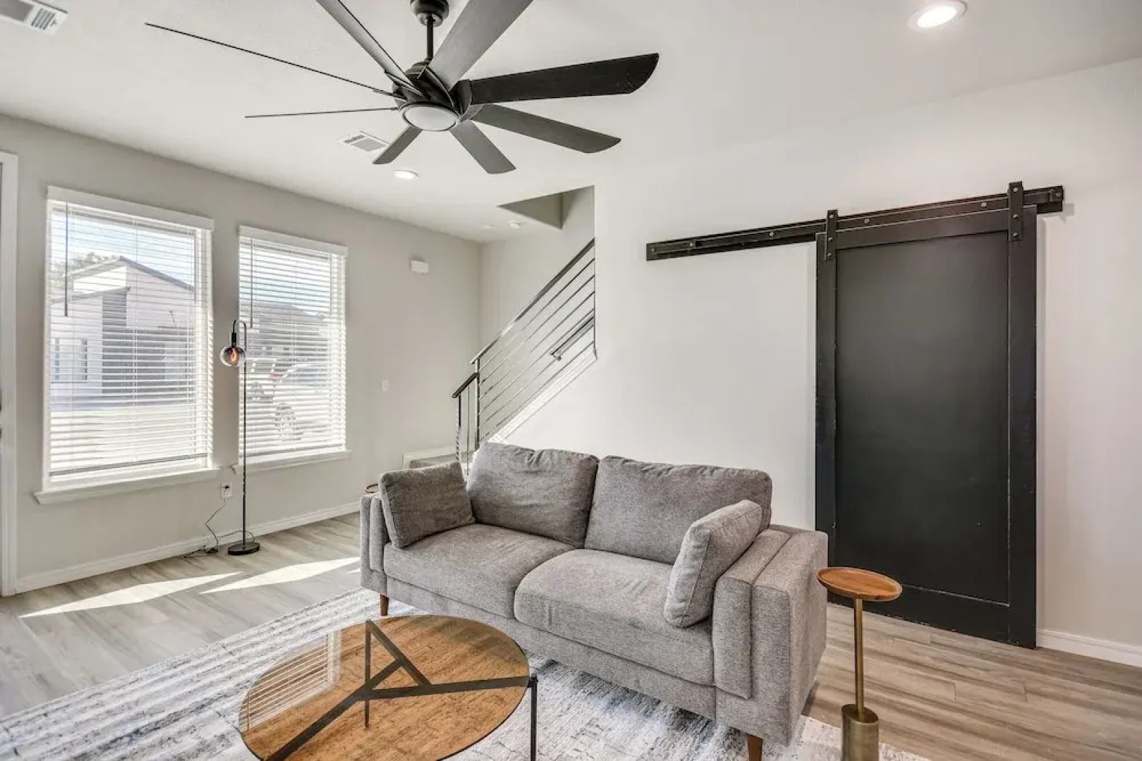 Pets Welcome: Newly Built Abode In Canyon!