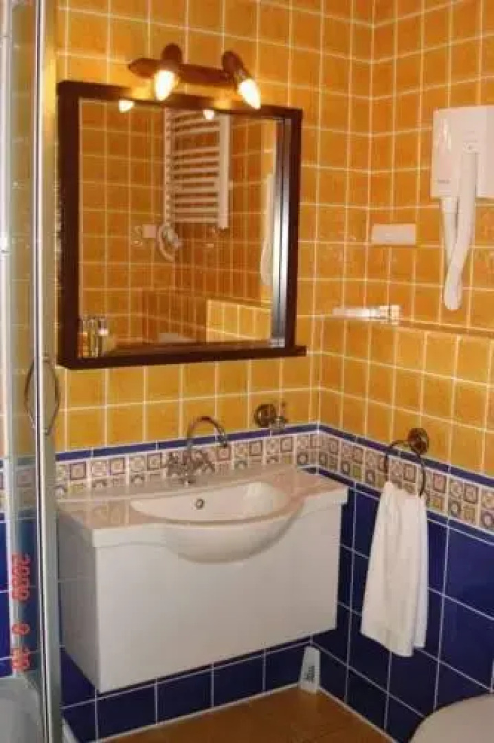 Dakota Hotel & Restaurant