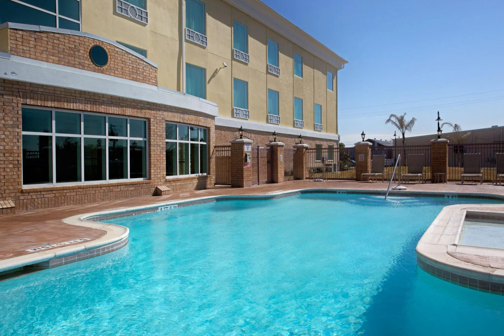 Holiday Inn Express Hotel & Suites Pearland