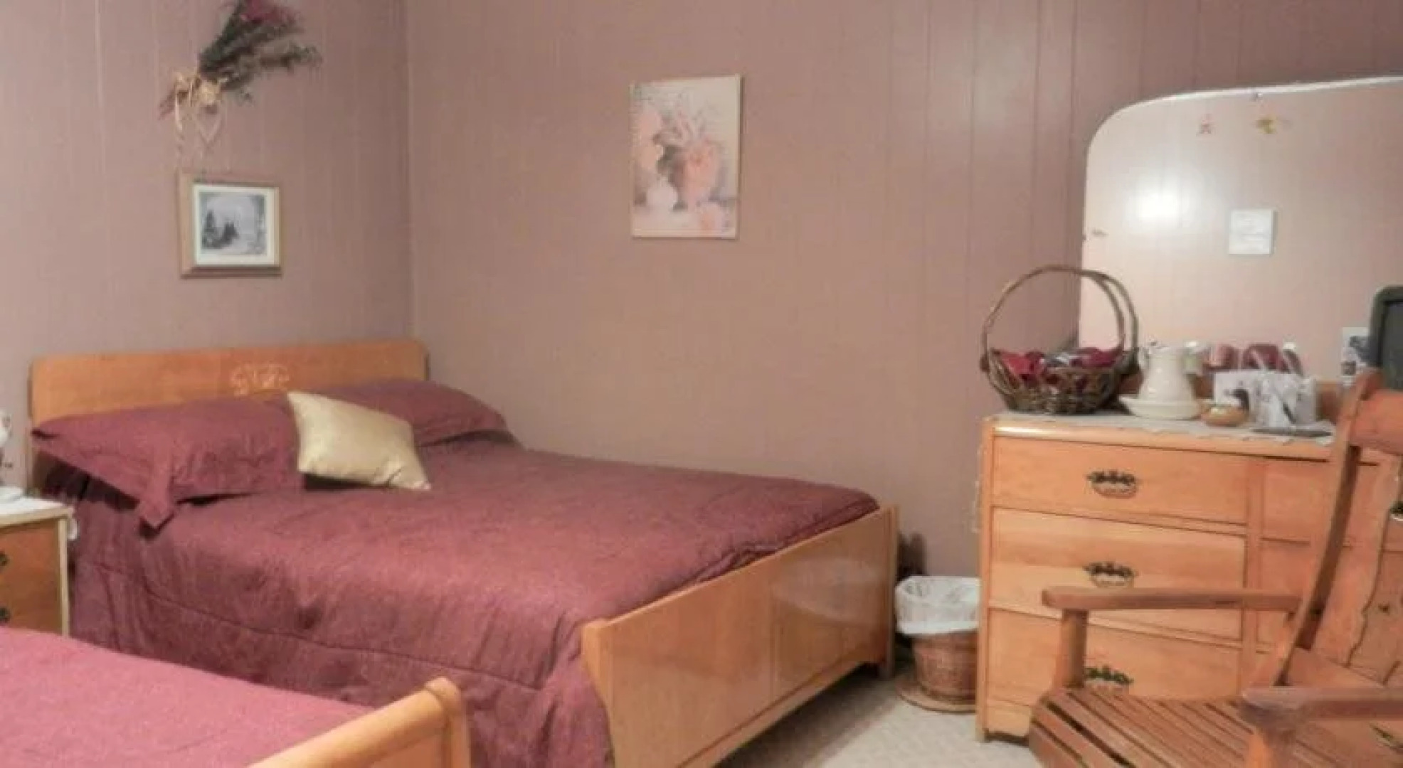 Domaine Joseph Ross Bed and Breakfast