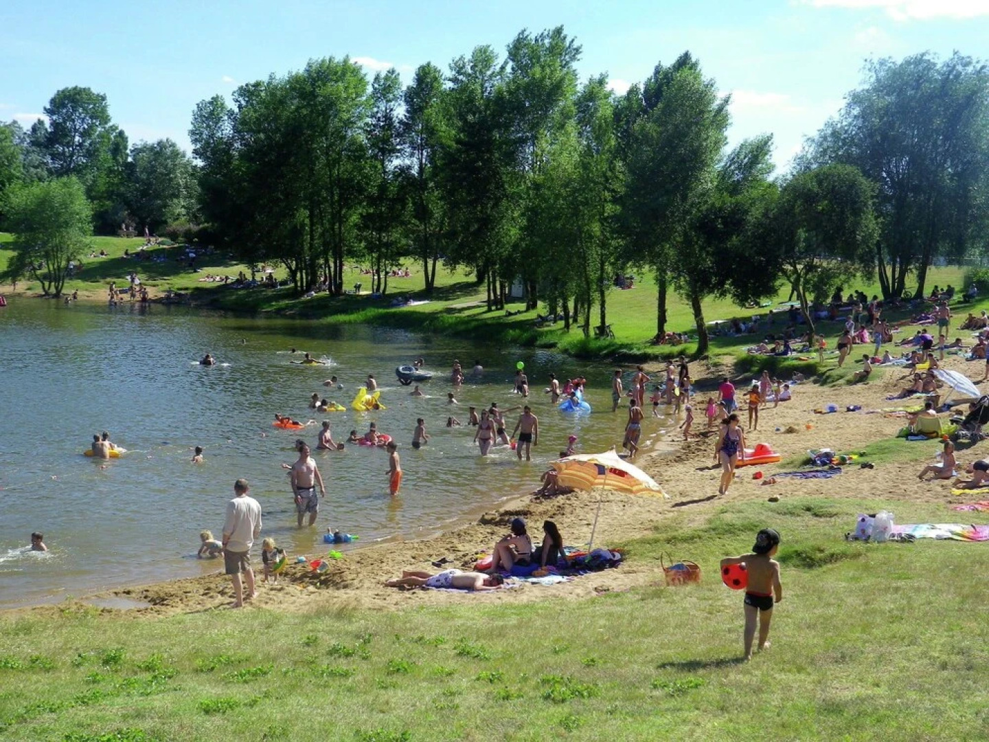 Beautiful Holiday Home in Aquitaine near the Forest