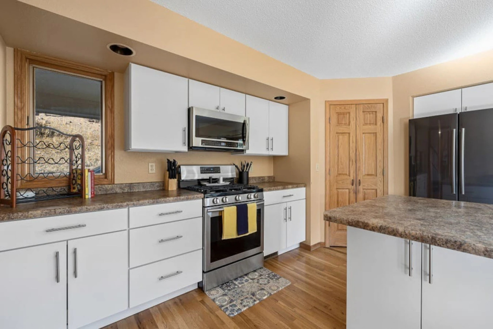 Peaceful Pines 5 BR Home with Hot Tub!