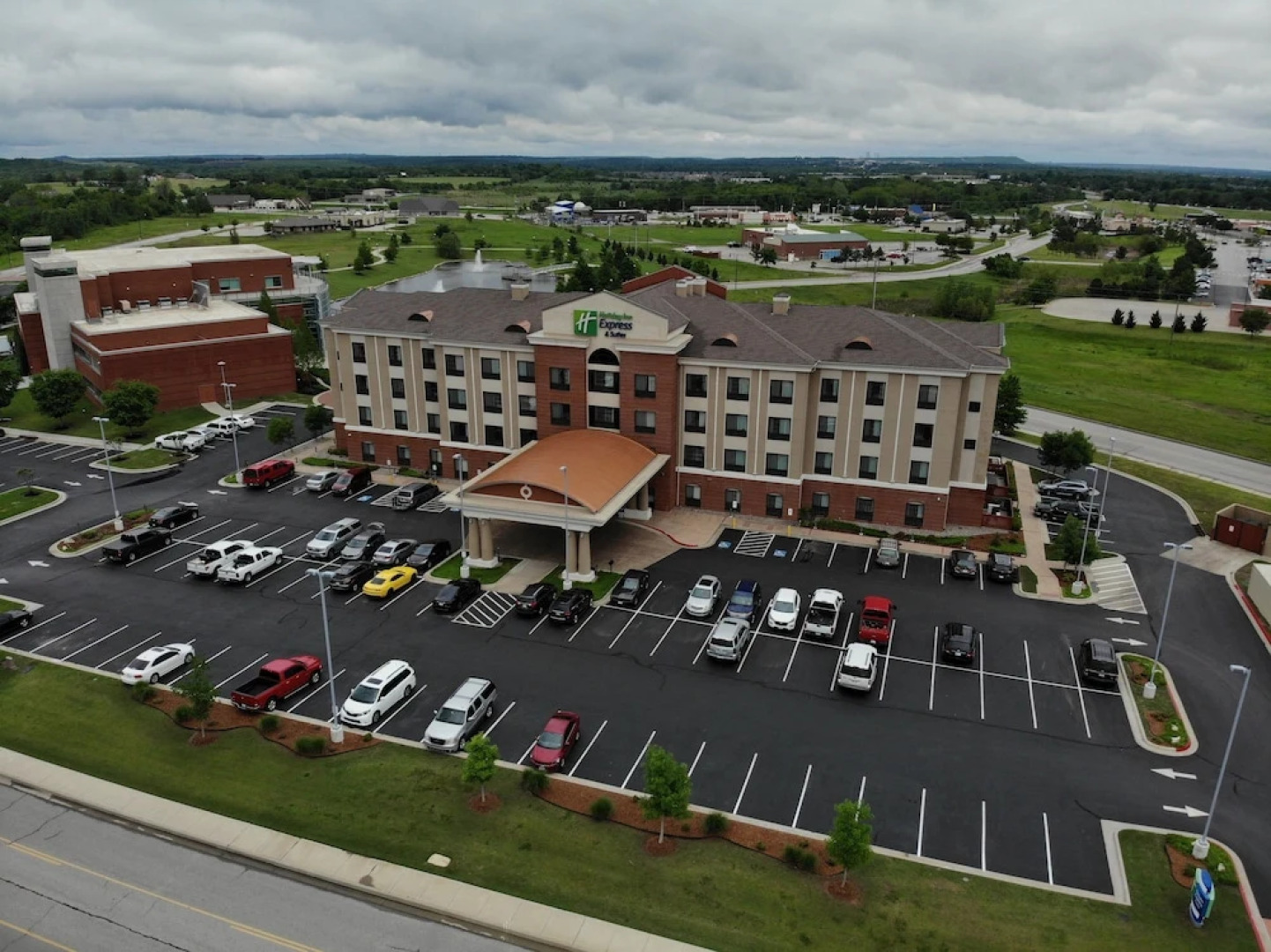 Holiday Inn Express & Suites Glenpool