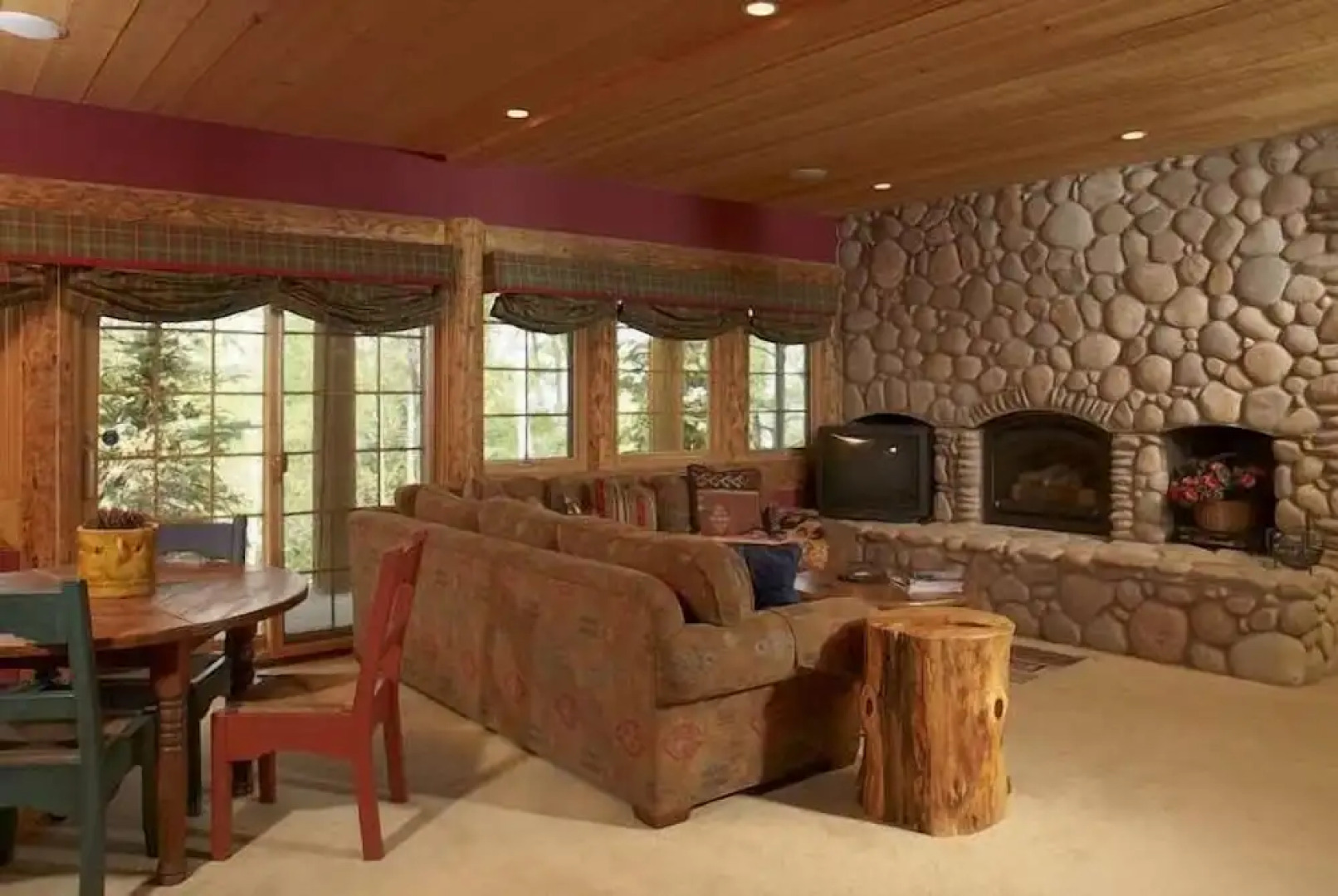 Tall Timbers Lodge - 5 Bedrooms Home