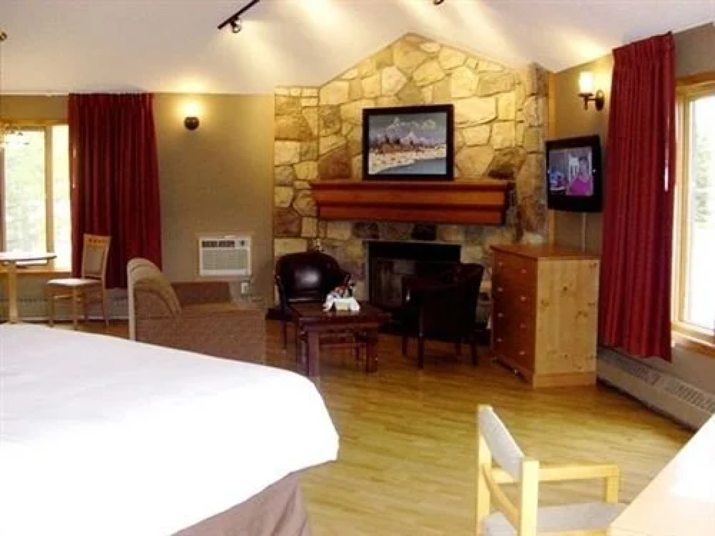 Nakoda Lakeside Lodge