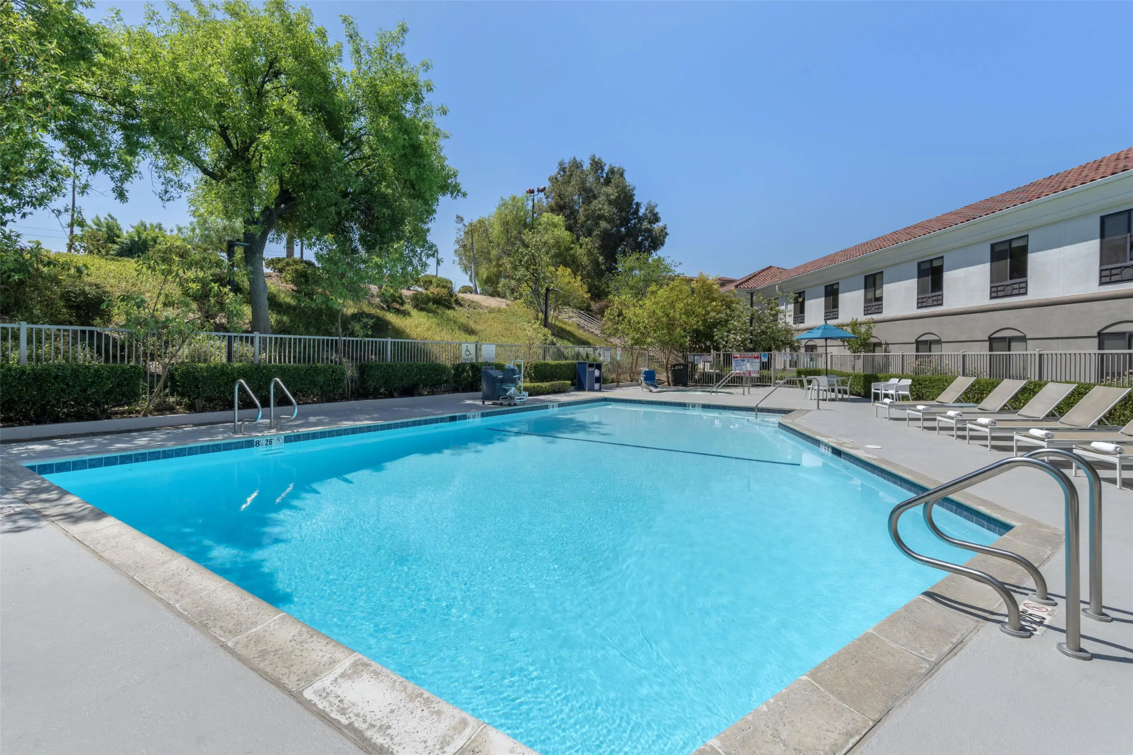 Best Western Valencia/Six Flags Inn & Suites