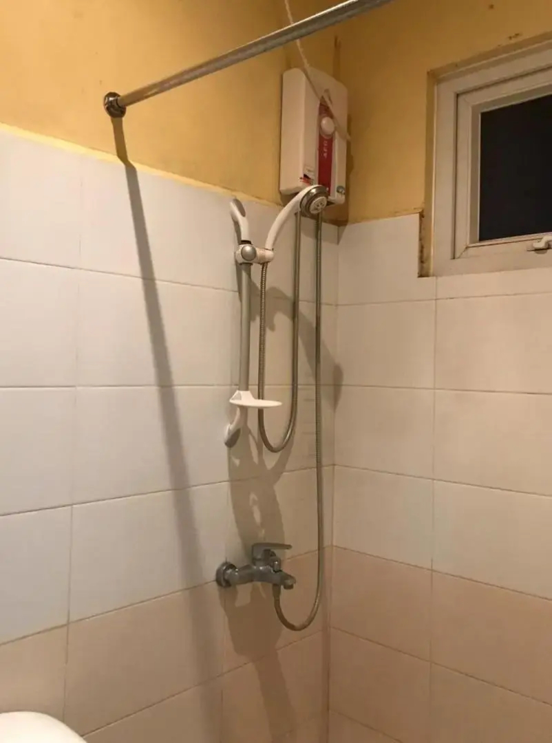 762 Laurien Hotel