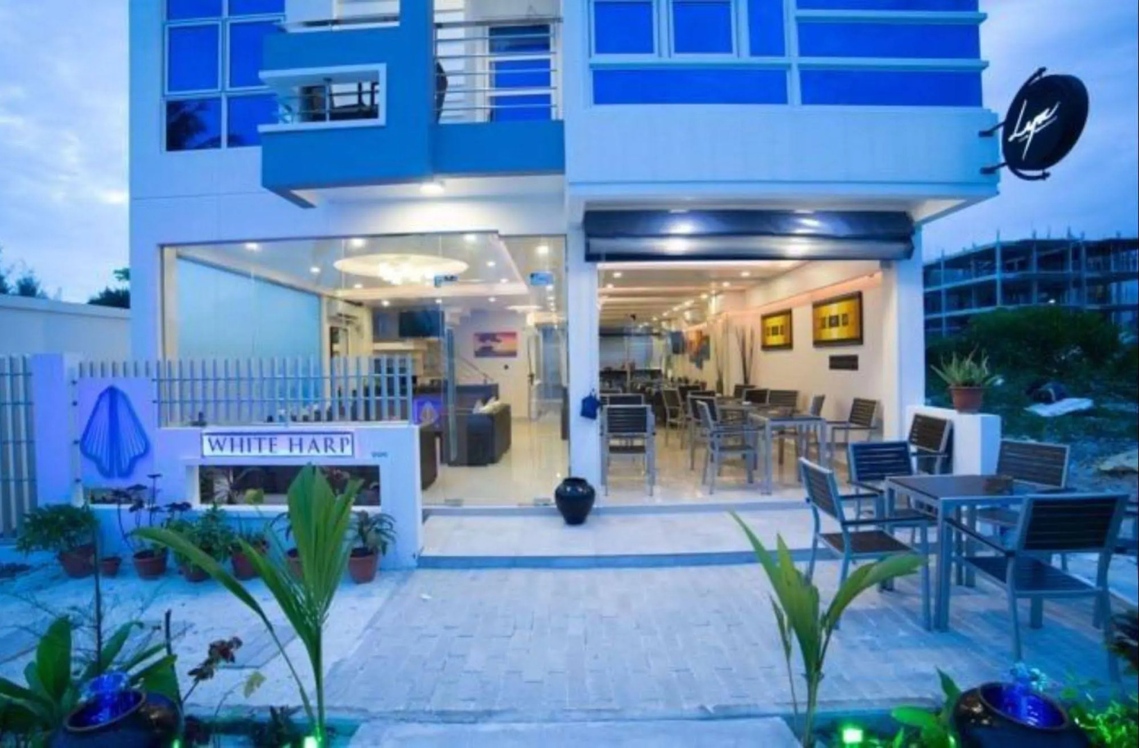 The White Harp Beach Hotel