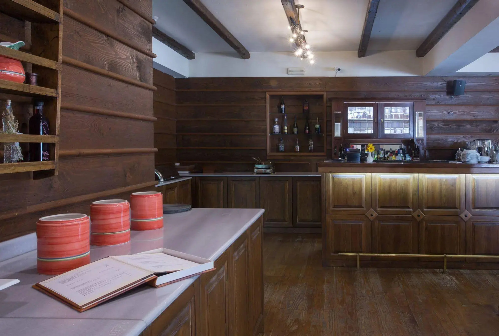 Country Club Hotel & Suites