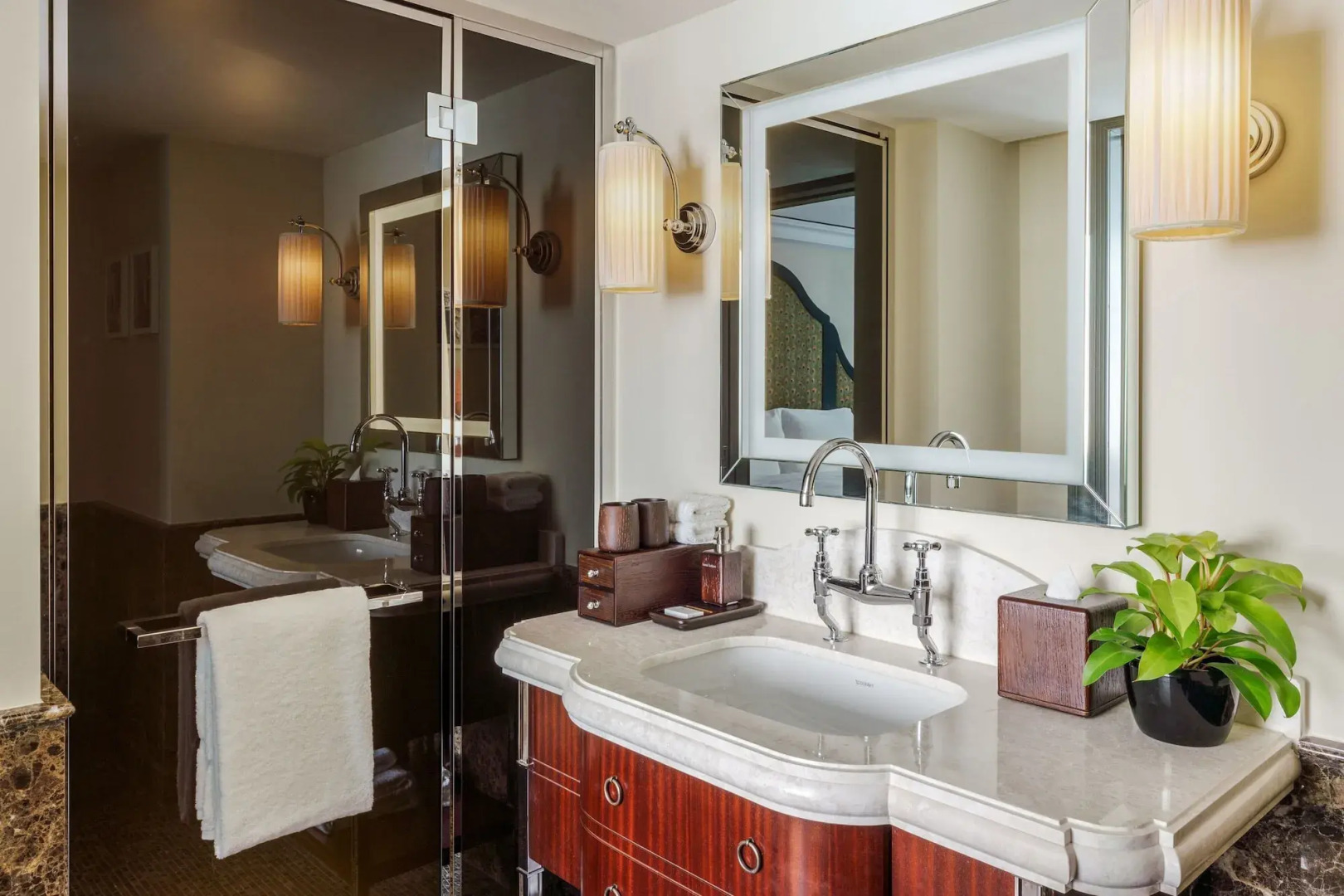 Maxwell Reserve Singapore, Autograph Collection