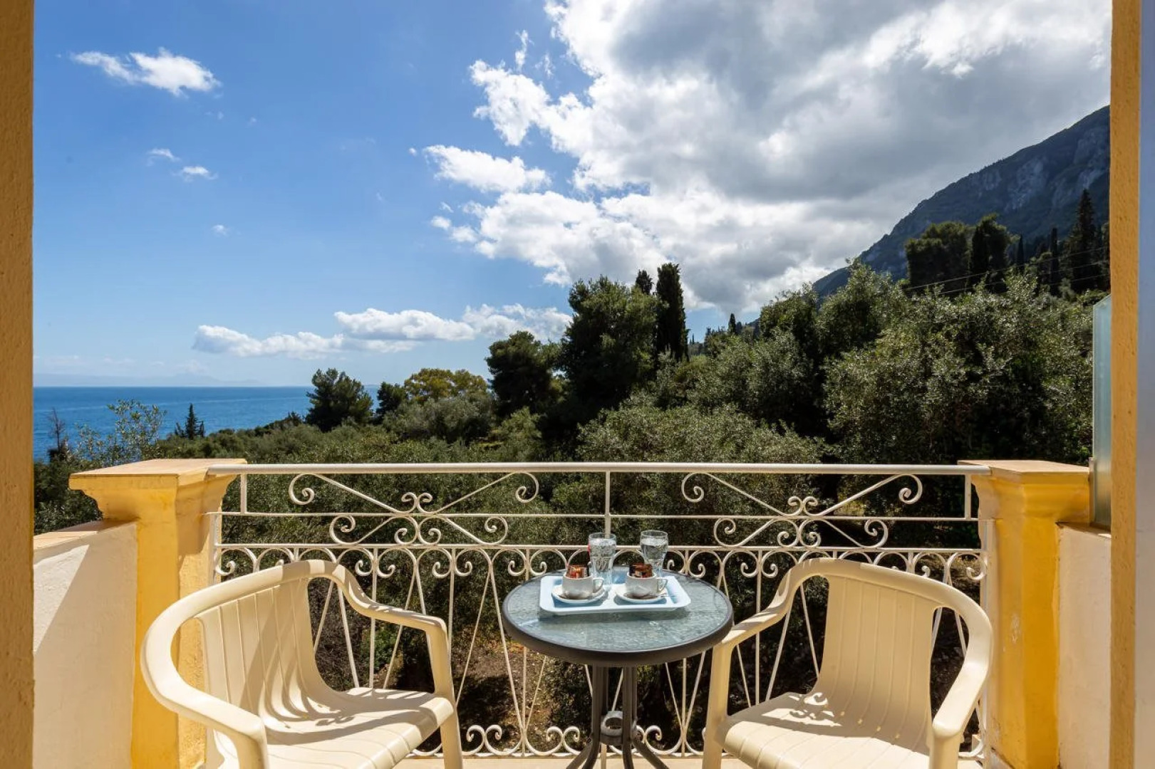 Alexandros Suites & Apartments