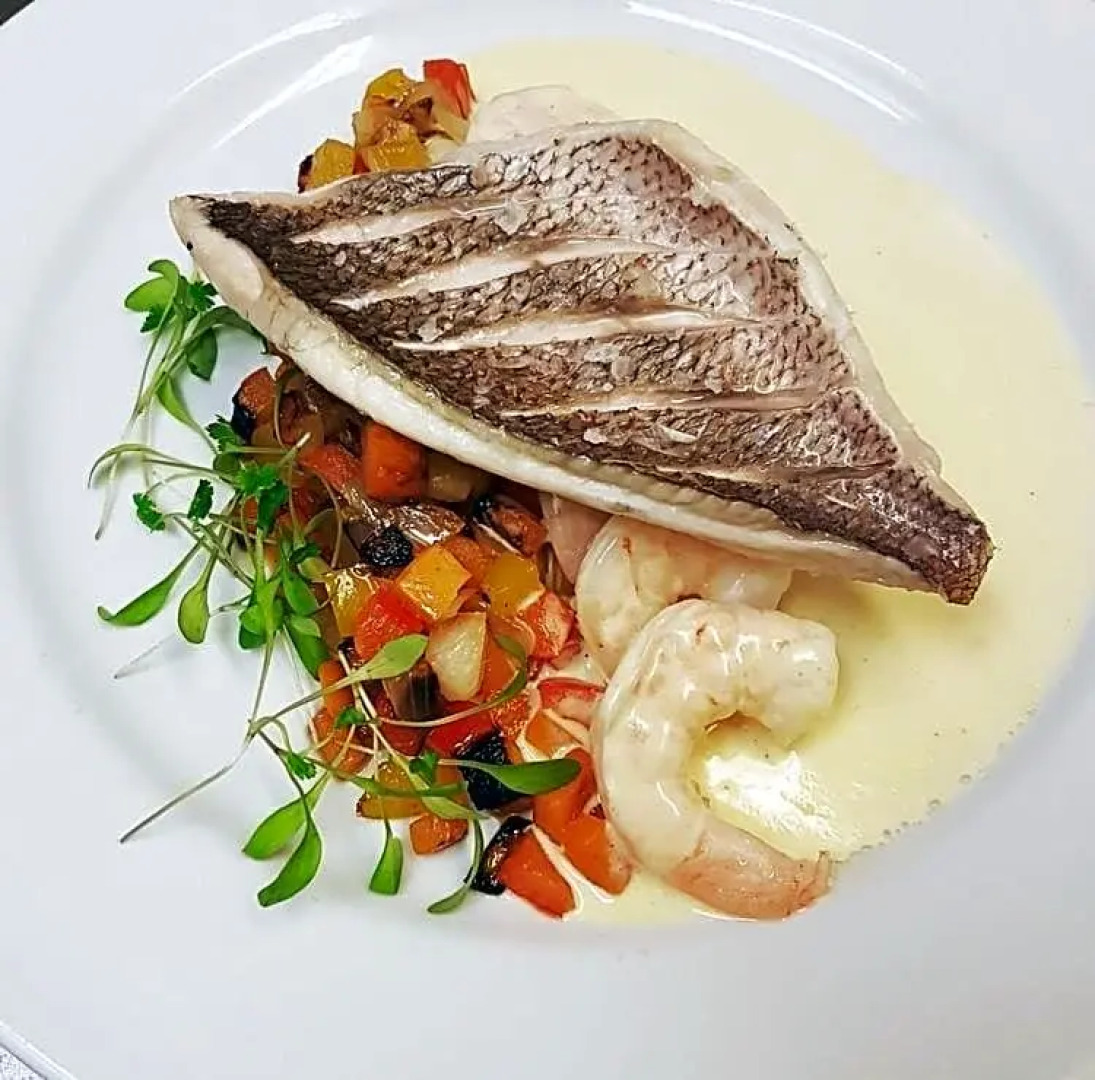 The Horseshoe and Castle