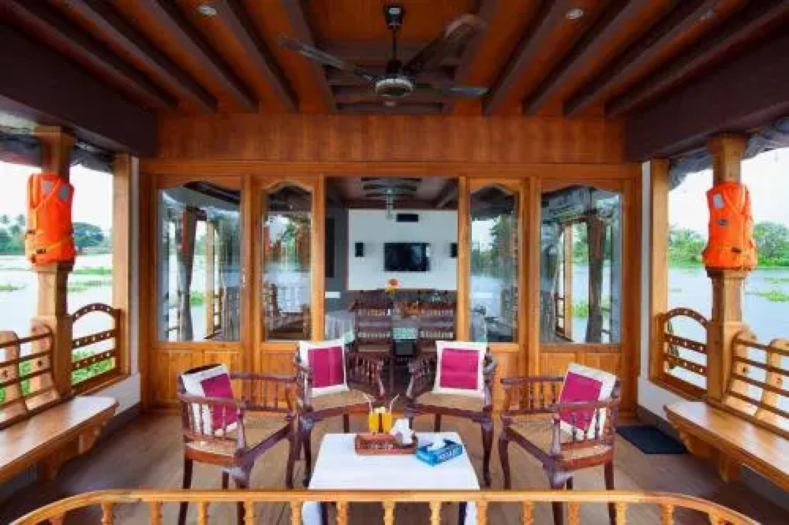 Abad Premium House Boat