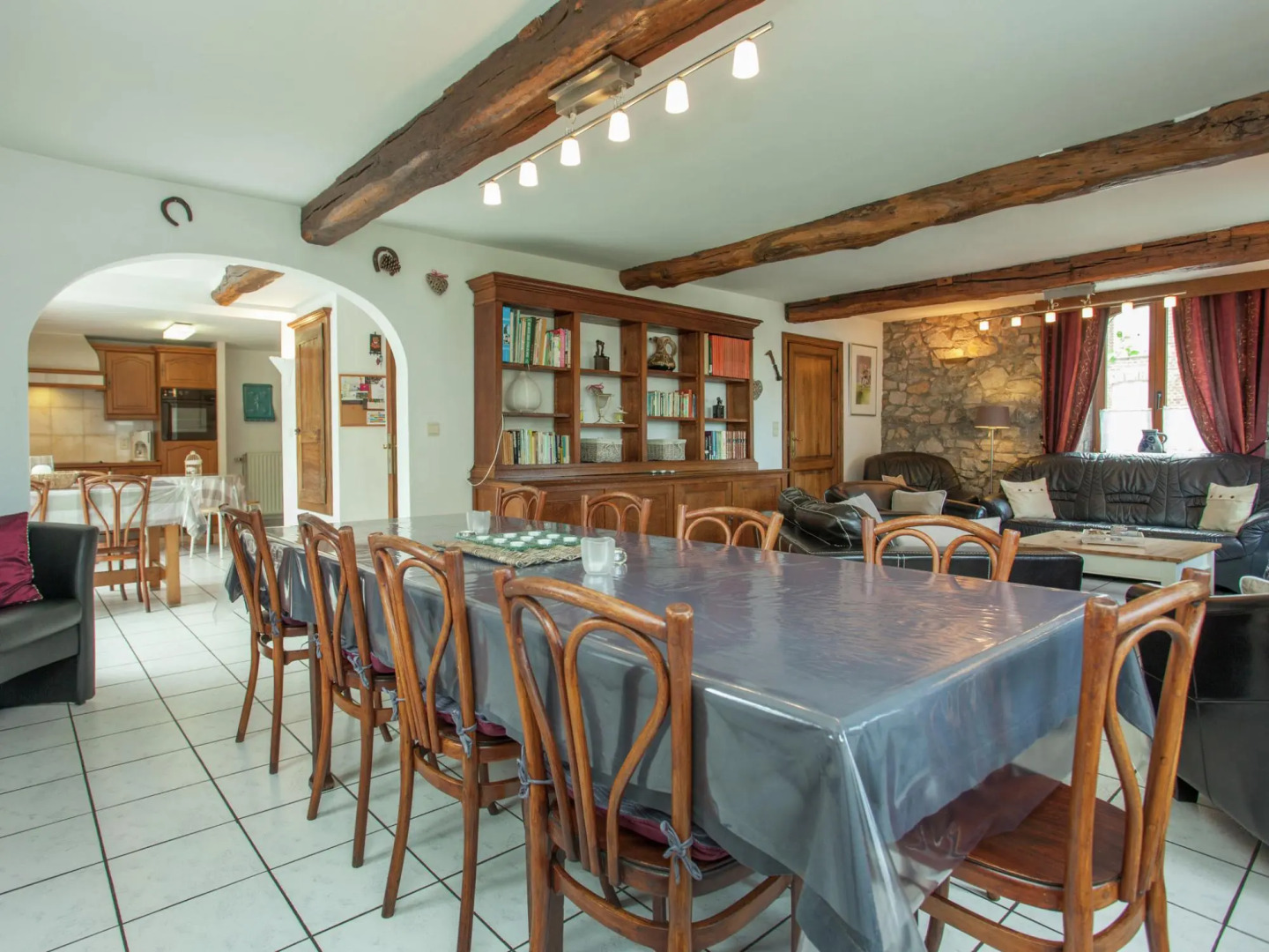 Spacious Holiday Home in Humain with Garden