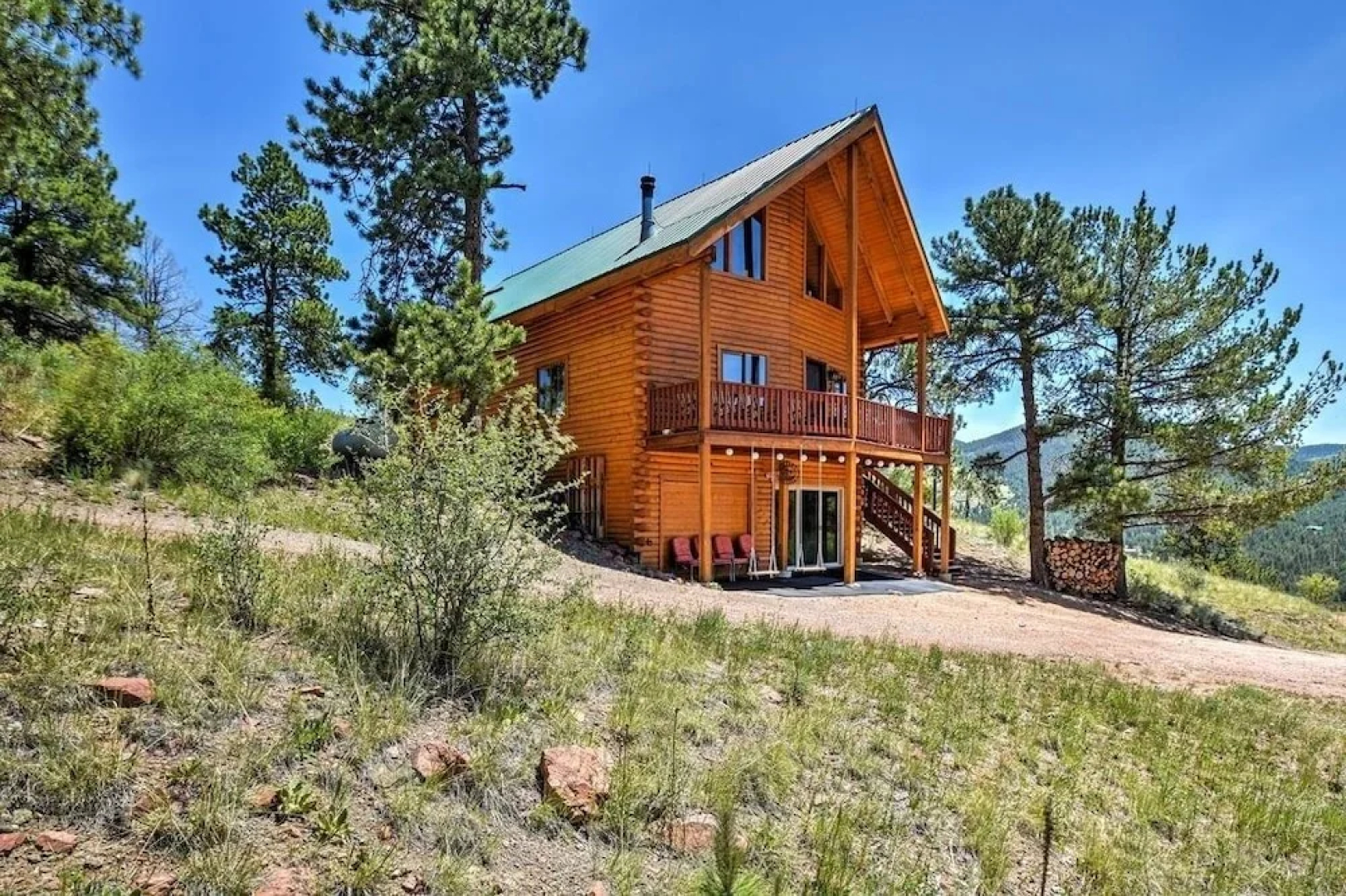 Secluded W/ Game Room & Huge Wraparound Deck 3 Bedroom Cabin