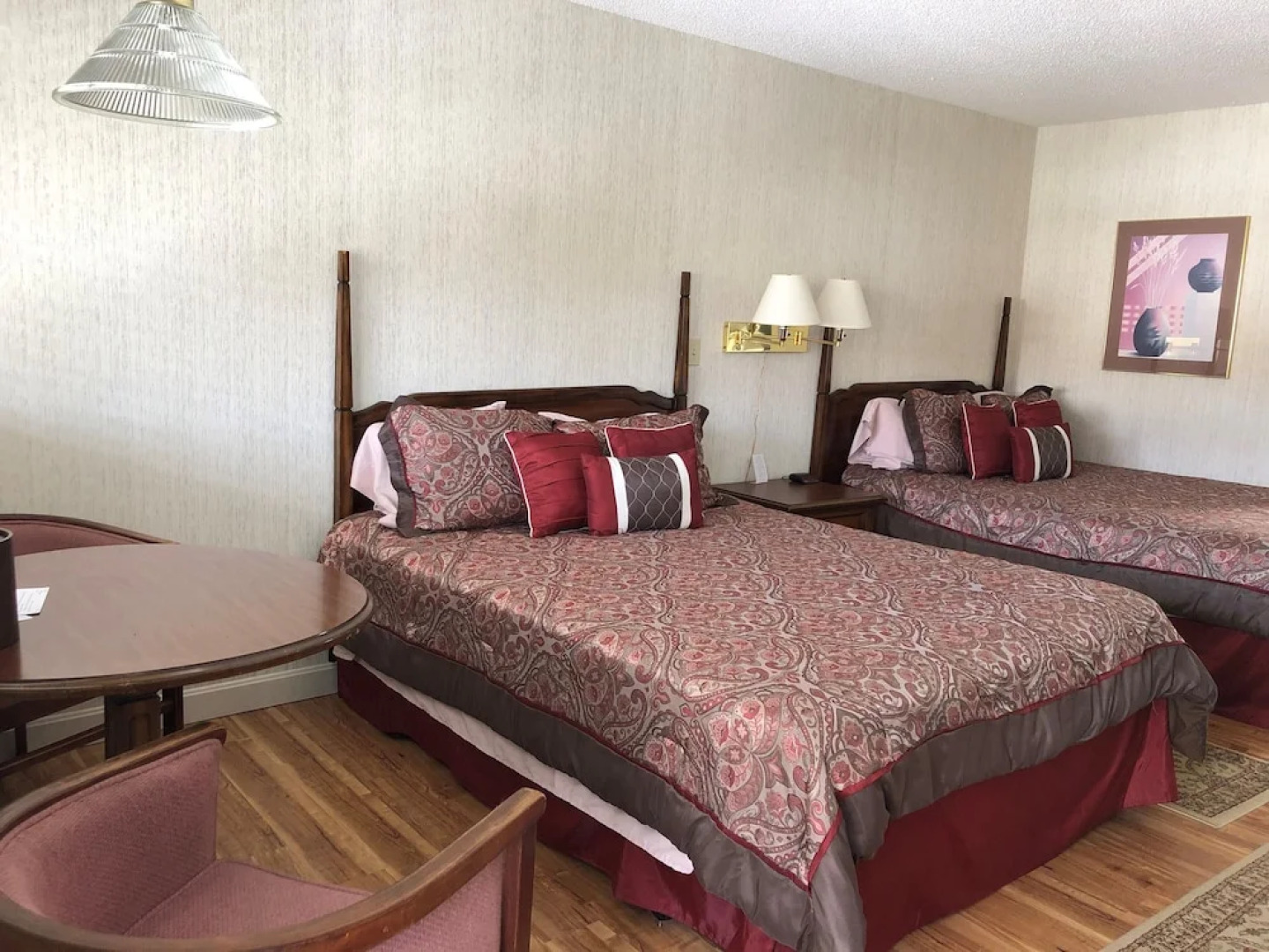 Island Pond Country Inn (Formerly the Lakefront Inn & Motel)