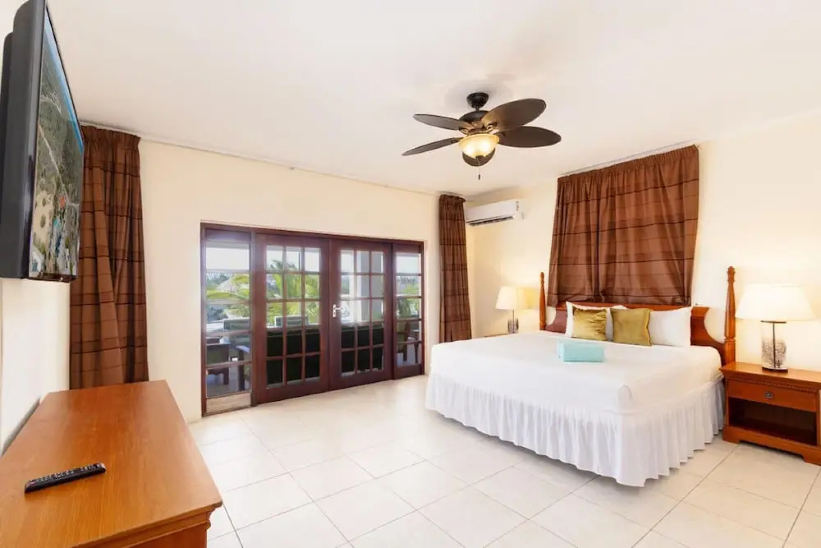 Beautiful 3br2 5BA Villa w Pool Close 2 Baby Beach