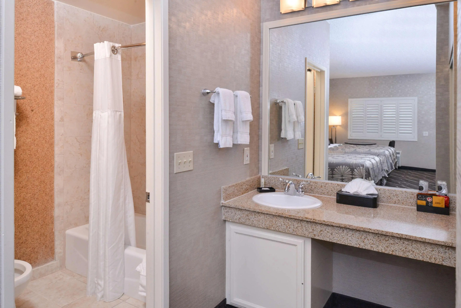 Best Western Plus Park Place Inn - Mini Suites