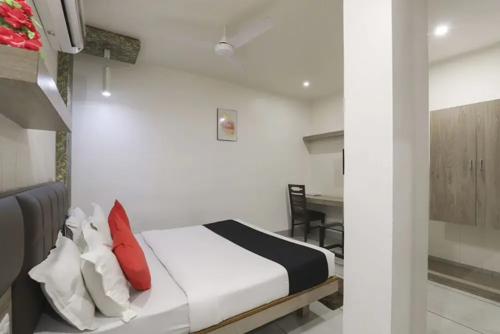 Capital O 48764 Apple Residency