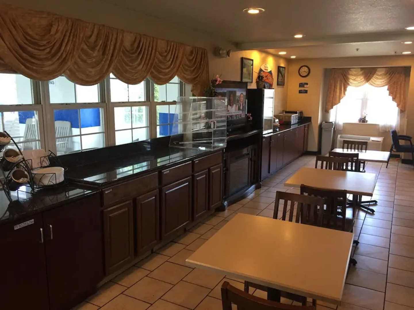 Bridgepointe Inn & Suites