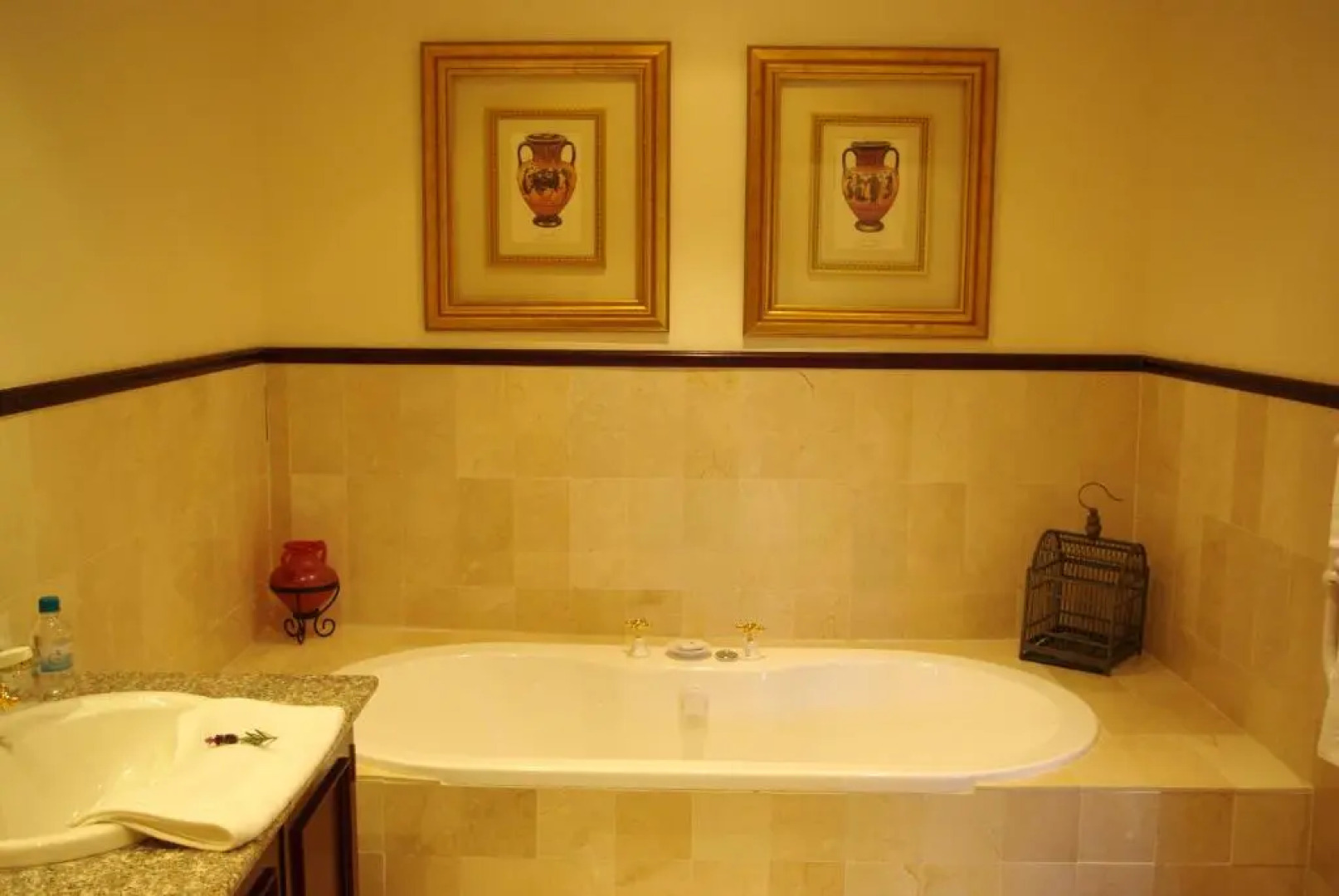 Lyngrove Wines & Guesthouse