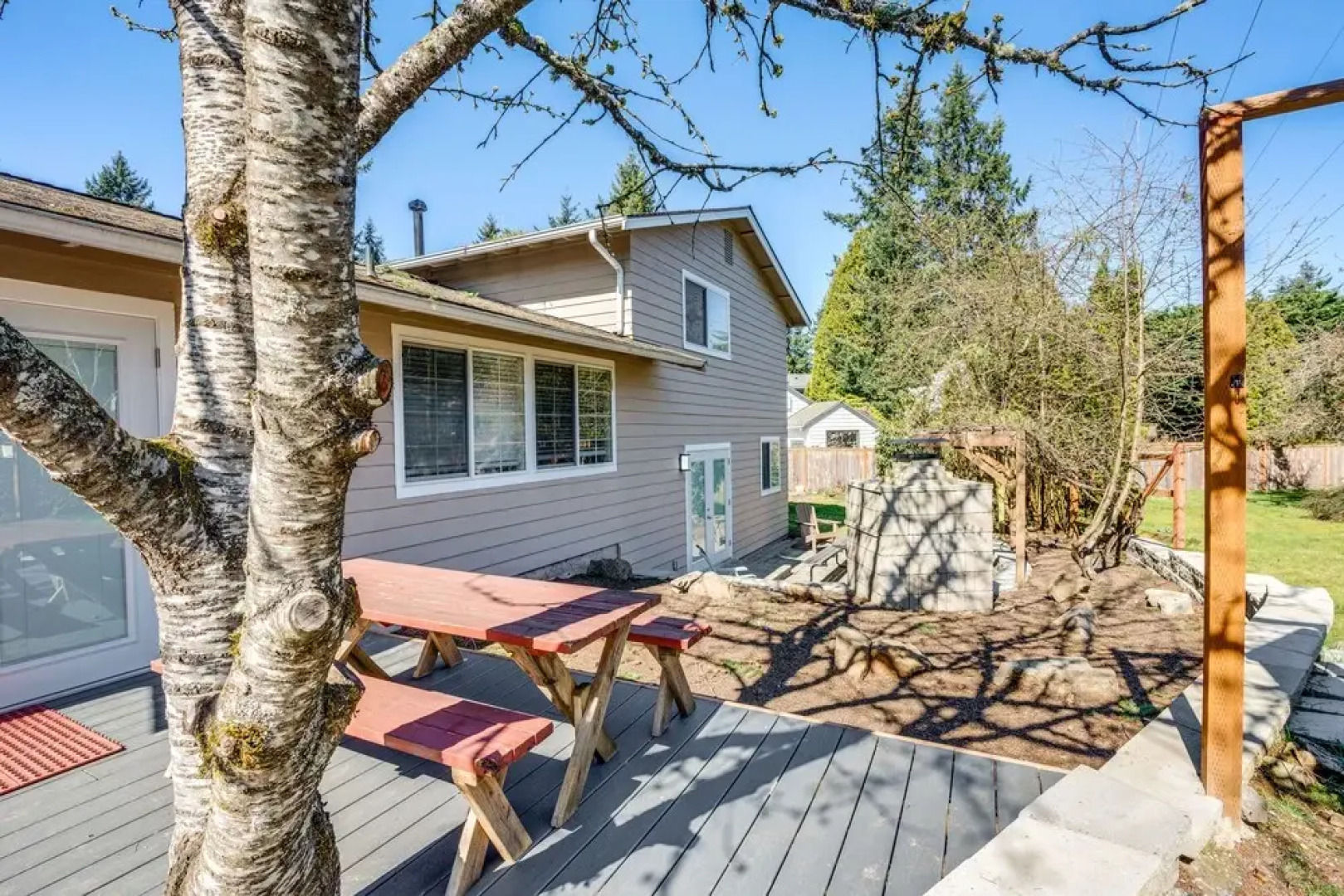 Modern Kirkland Home w/ Sauna & Outdoor Fireplace