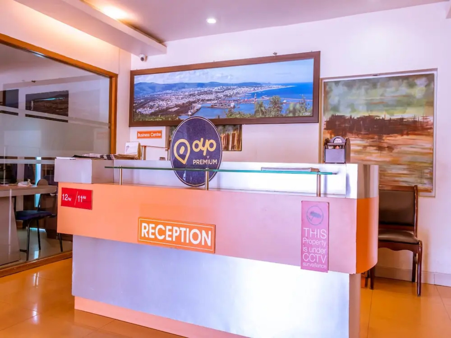 OYO 2653 The Orange Hotel