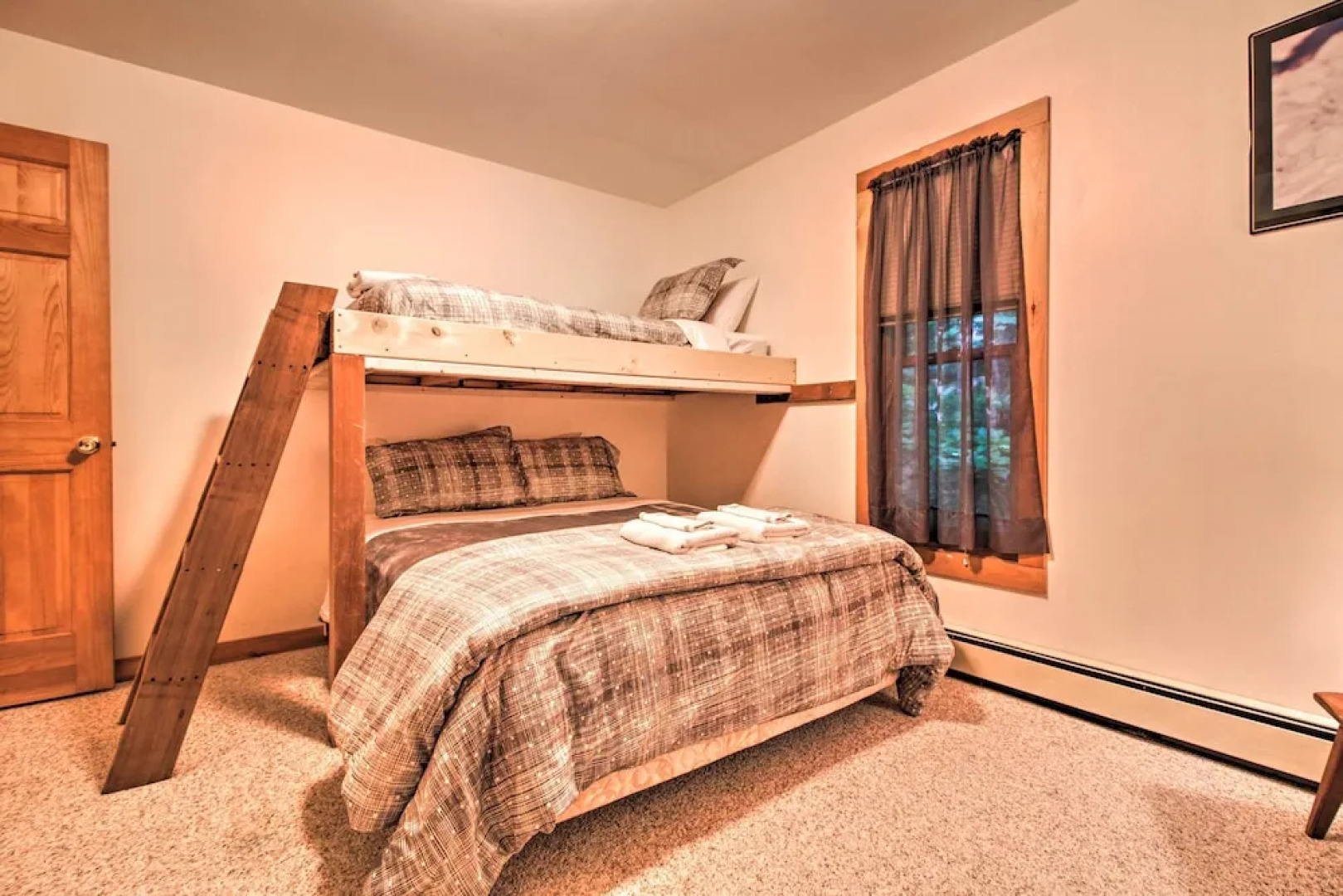 Ludlow Home w/ Hot Tub, Near Okemo Resort!
