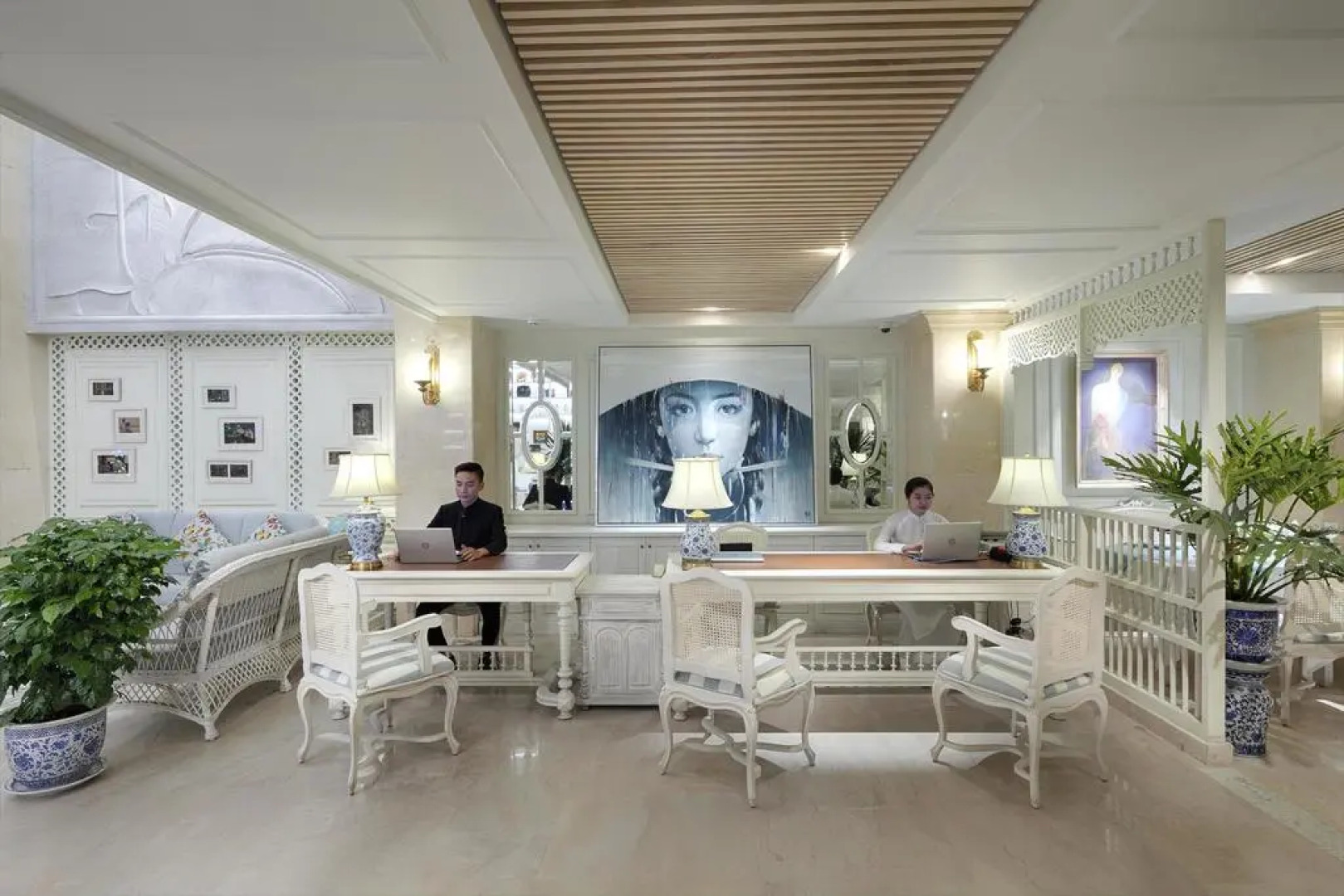 Au Lac Charner Hotel