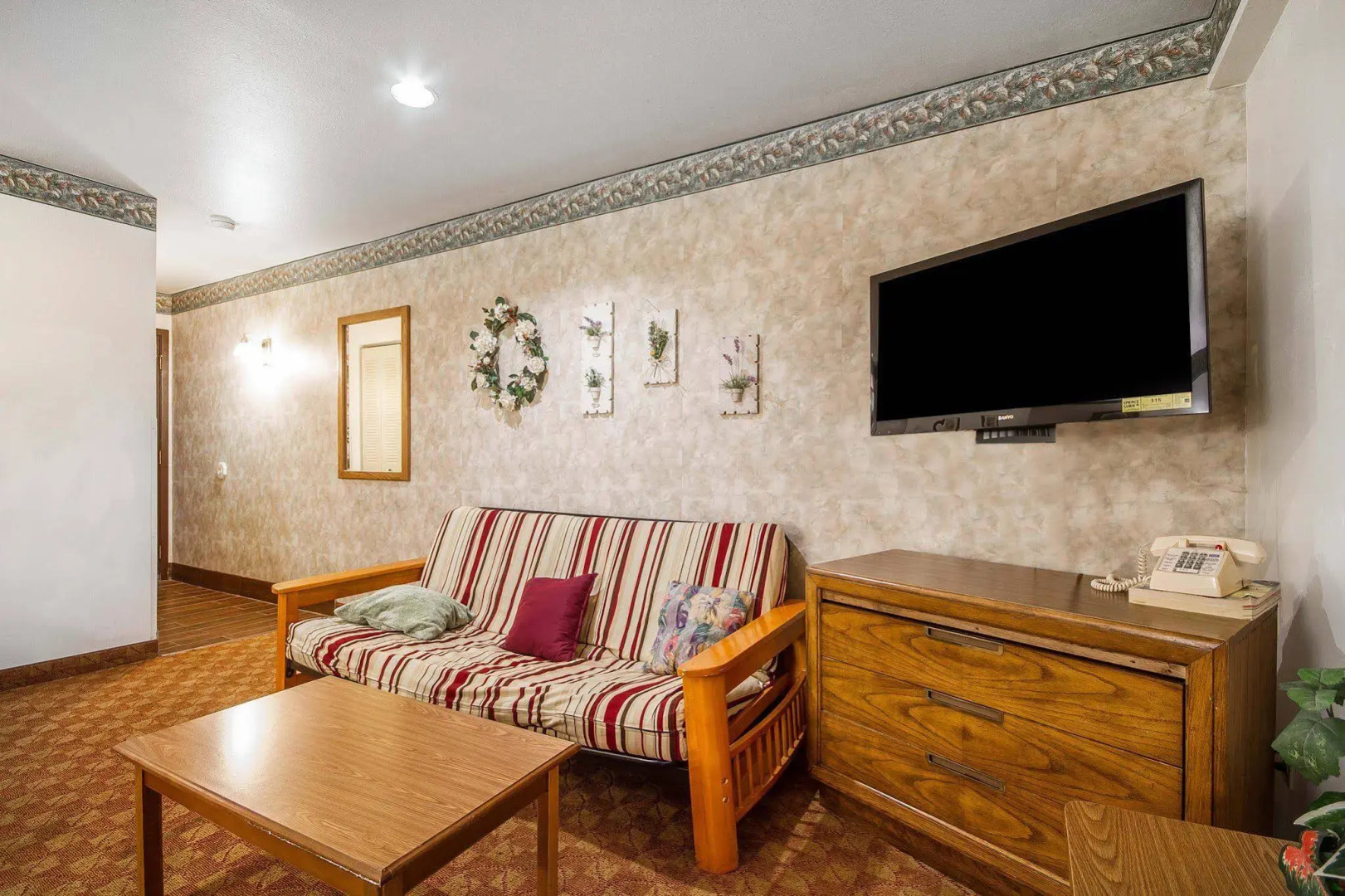 Rodeway Inn & Suites Madison East