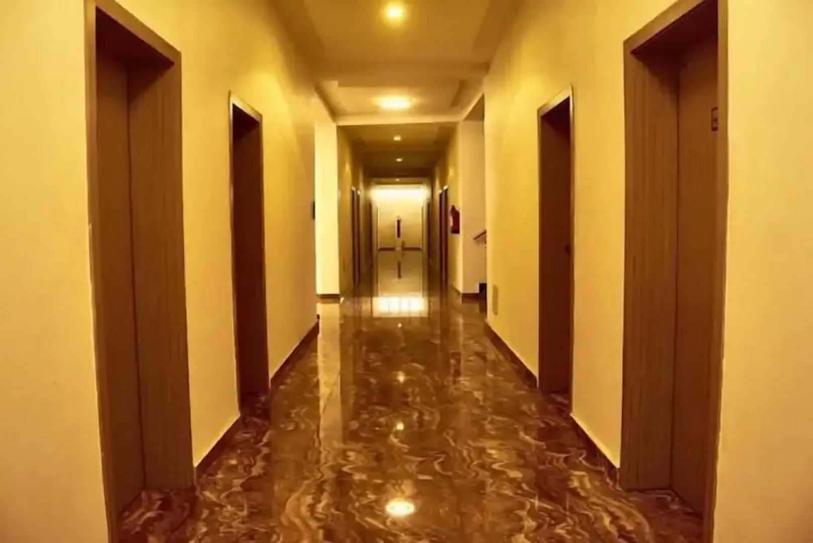 Sulerious Lakeside Hotel