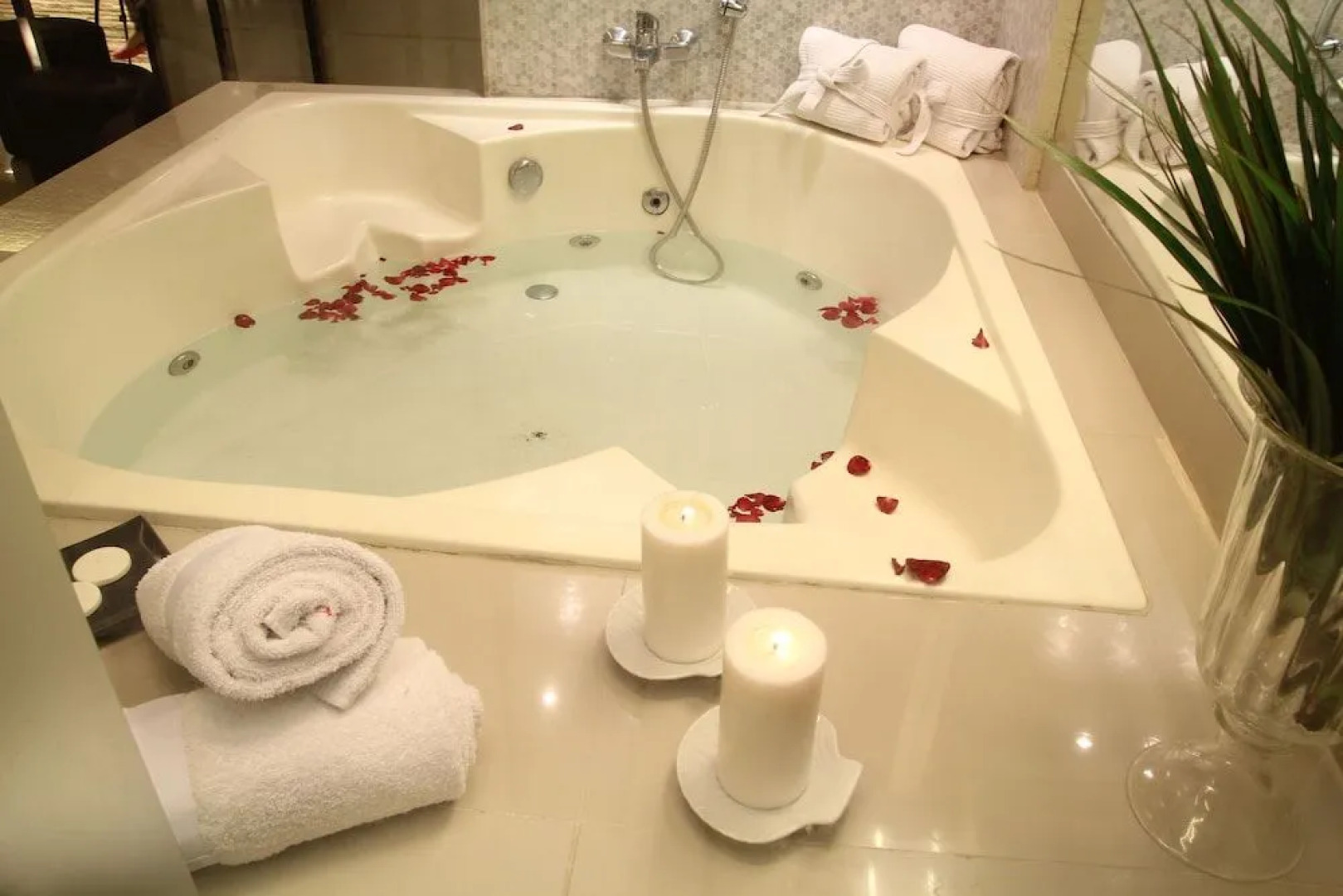 One Serenata Hotel Bacao