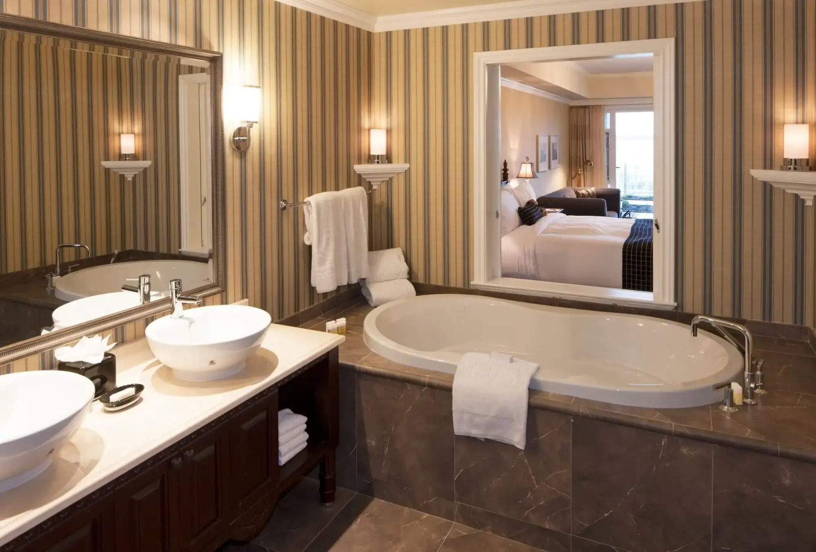 Oak Bay Beach Hotel