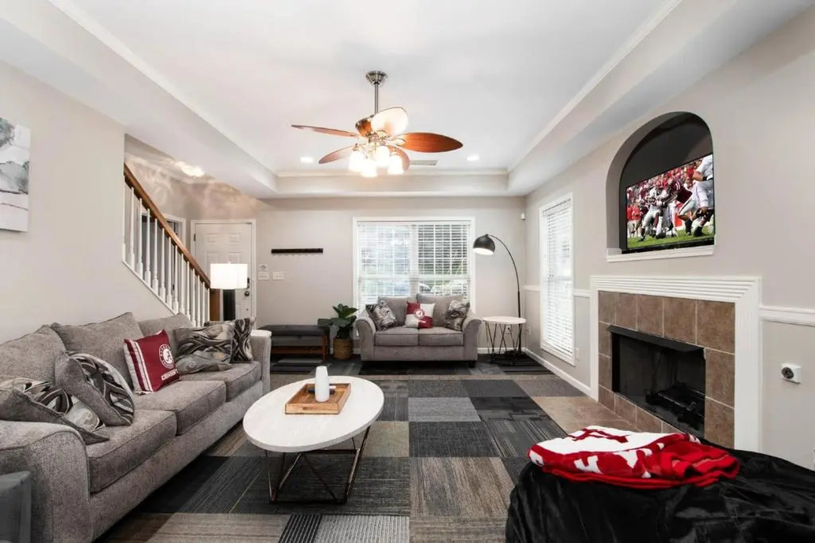 The Crimson Retreat Only 5 Miles to the Stadium BBQ Coffee Games