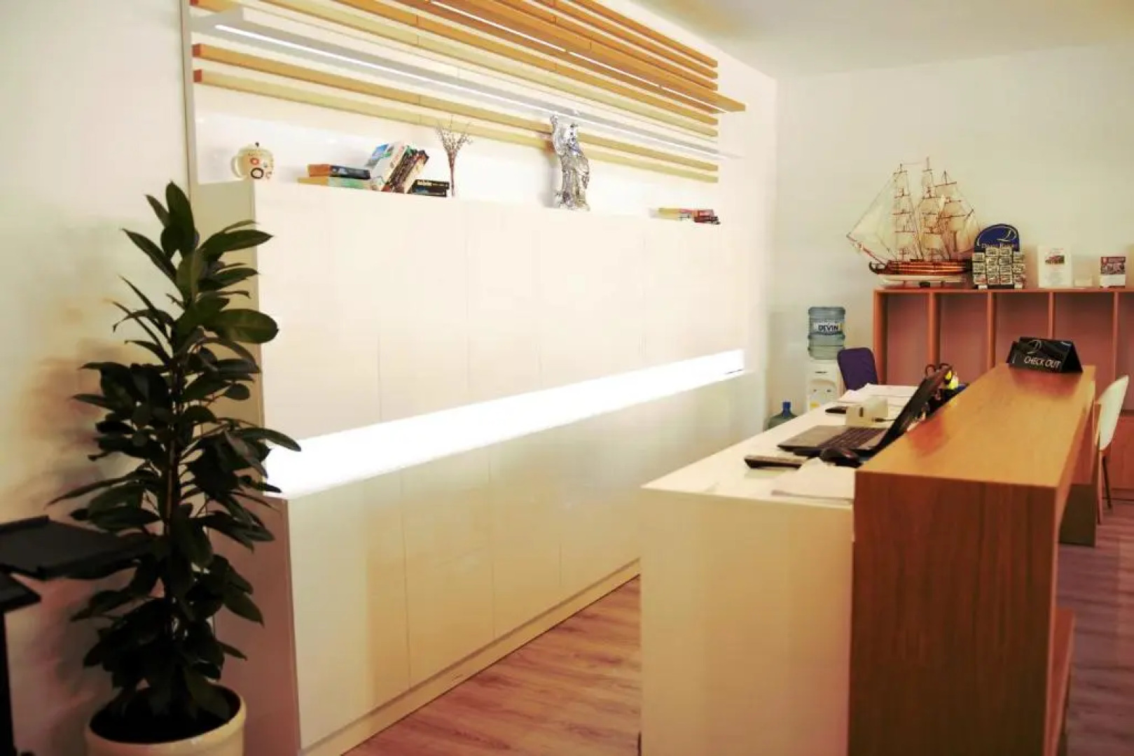 DIAMOND Apart Complex