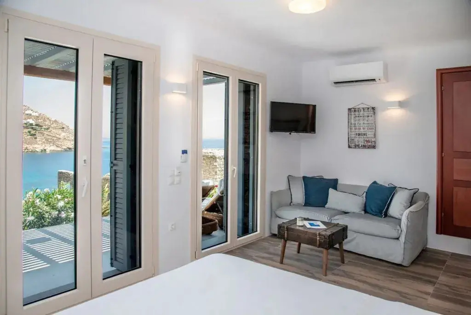 Etesians Suites & Villas