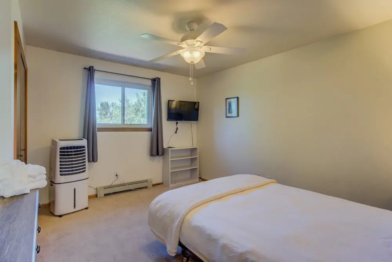 4 BR Country Home in Suburbs W/trails & Parks